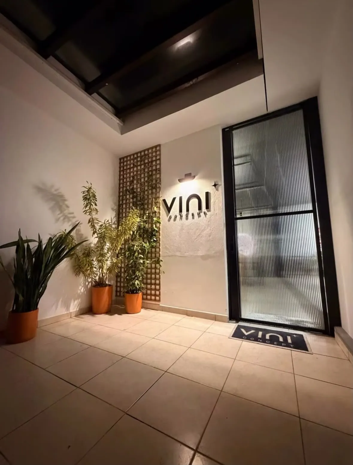 Entrada com a marca Vini Concept